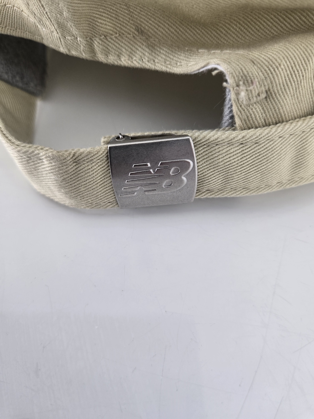 New Balance Unisex Two-Tone Gray & Cream Baseball Cap with Green 'N' Patch - Picture 5 of 10